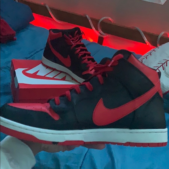 Nike Dunk CMFT ‘Black Varsity Red’ main image 4